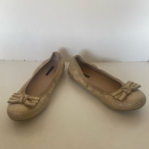 Stuart Weitzman Fannie Chain Glitter Ballet Flats in Pale Gold (Size 5)